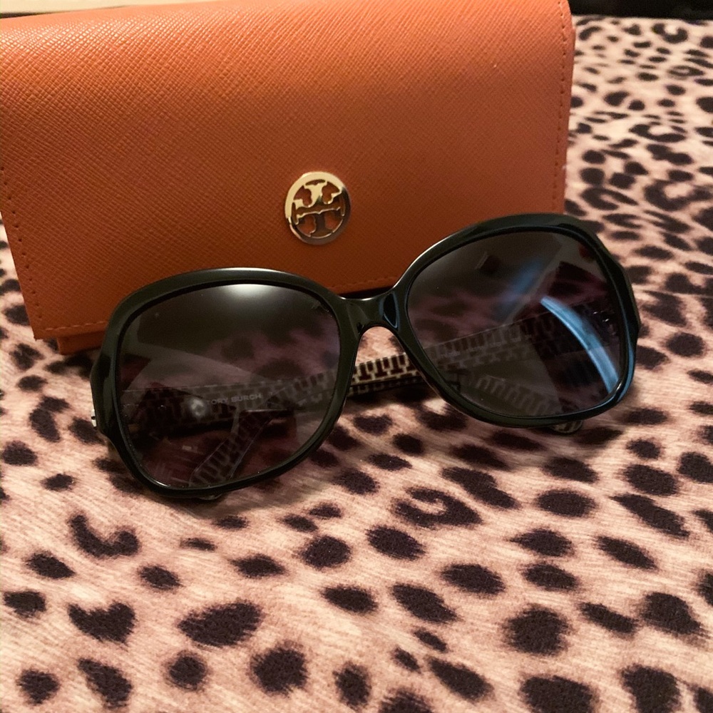 Tory Burch Black Sunglasses 🕶
